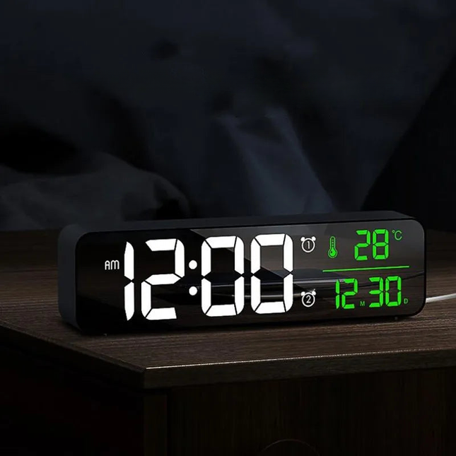 Digital klocka med datum och temperatur