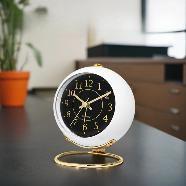 Rund analog väckarklocka med design