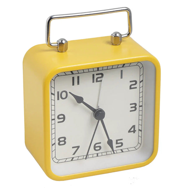 Liten fyrkantig analog väckarklocka