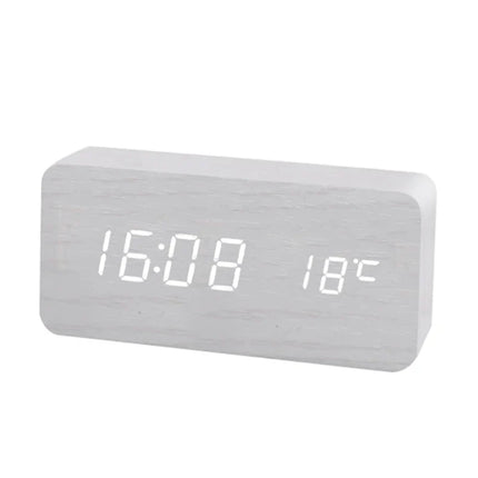 Träväckarklocka med vita LED-siffror