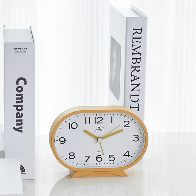 Oval analog väckarklocka för sängbordet