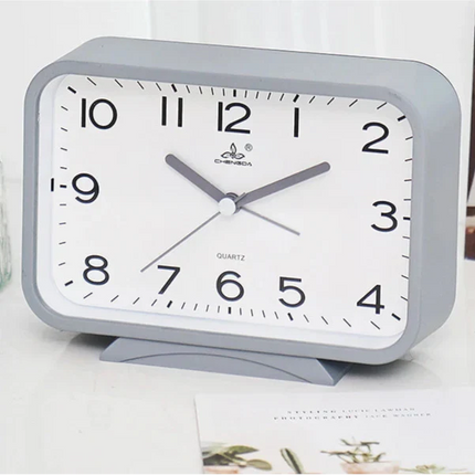 Rektangulär analog väckarklocka med alarm