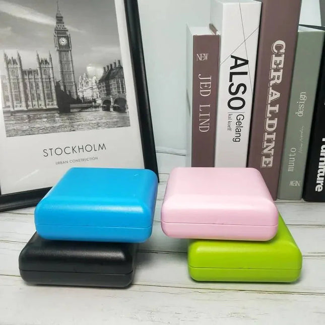 Liten retro väckarklocka för resor