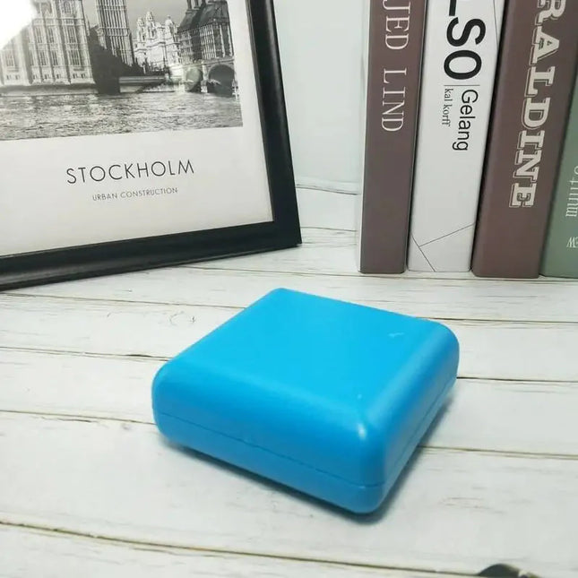 Liten retro väckarklocka för resor