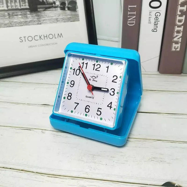 Liten retro väckarklocka för resor
