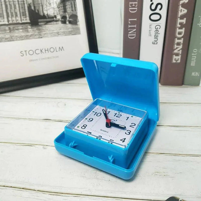Liten retro väckarklocka för resor