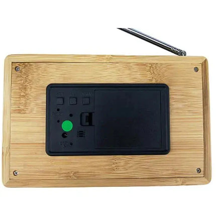 Klockradio i trä med digital display