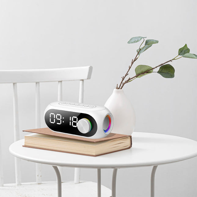 Klockradio med högtalare och nattljus