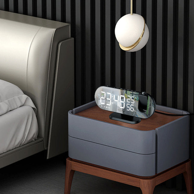 Klockradio med projektion av tid i taket