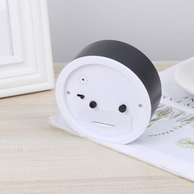 Liten rund analog batteridriven väckarklocka