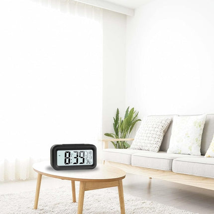 Batteridriven digital klocka med belysning