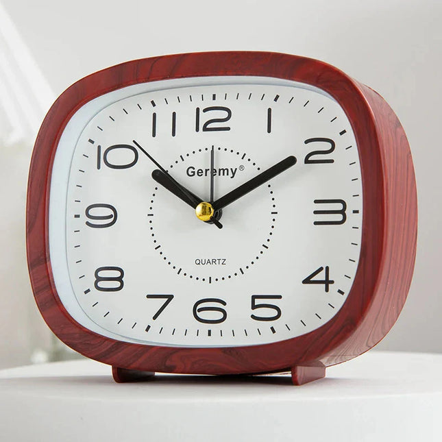 Analog väckarklocka med stora tydliga siffror