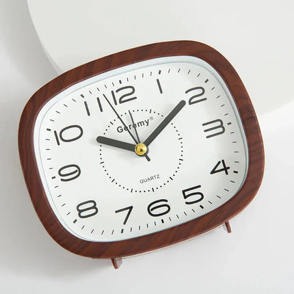 Analog väckarklocka med stora tydliga siffror