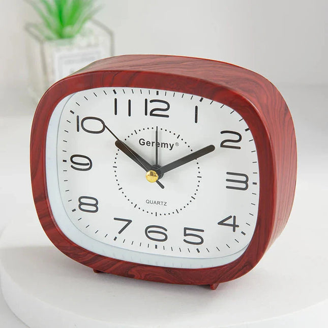 Analog väckarklocka med stora tydliga siffror