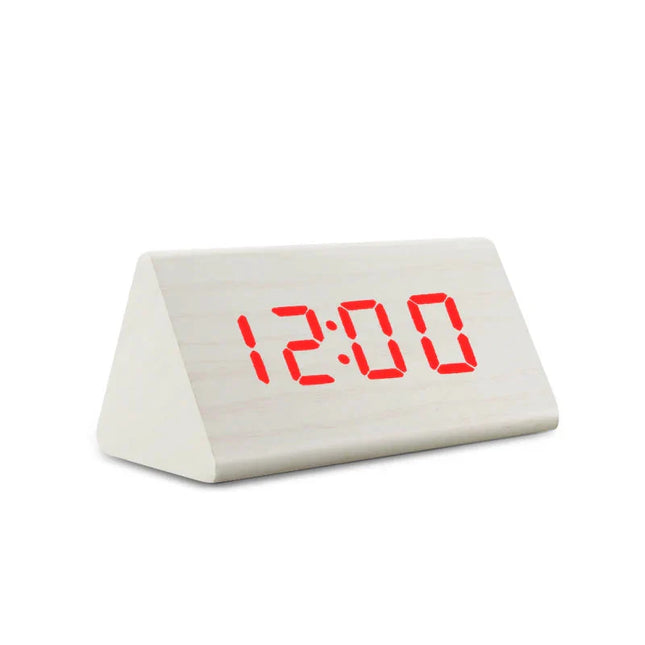 Vit digital väckarklocka i trä