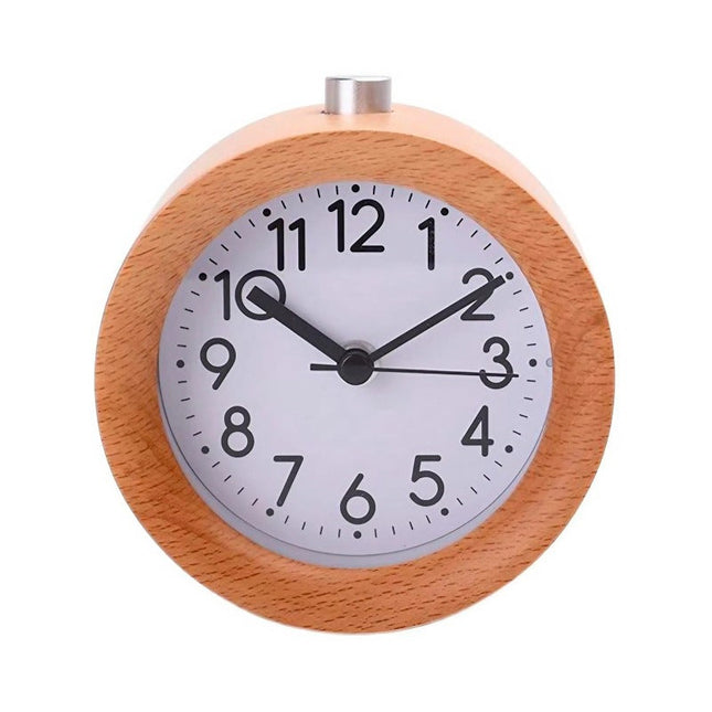 Analog väckarklocka i mörkt trä