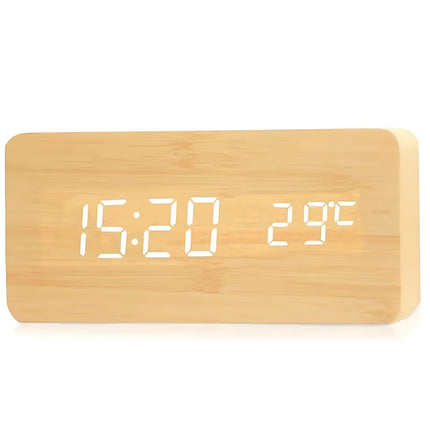 Digital väckarklocka i ljust trä