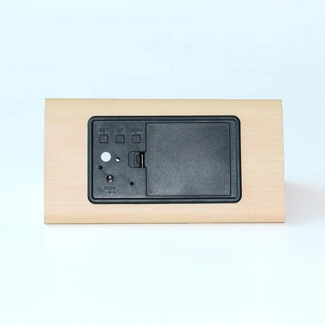 Triangelformad väckarklocka i trä med LED