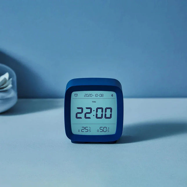 Batteridriven digital väckarklocka för resa
