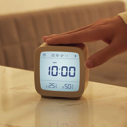 Digital reseväckarklocka med ljus och termometer