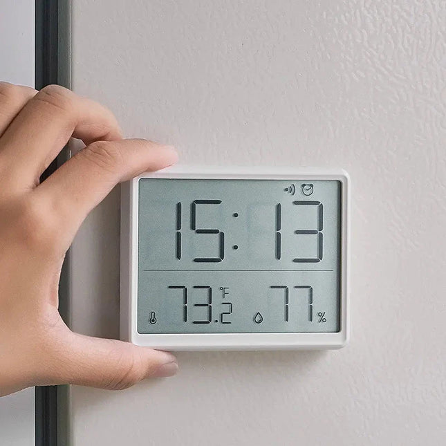 Tyst digital reseväckarklocka med termometer