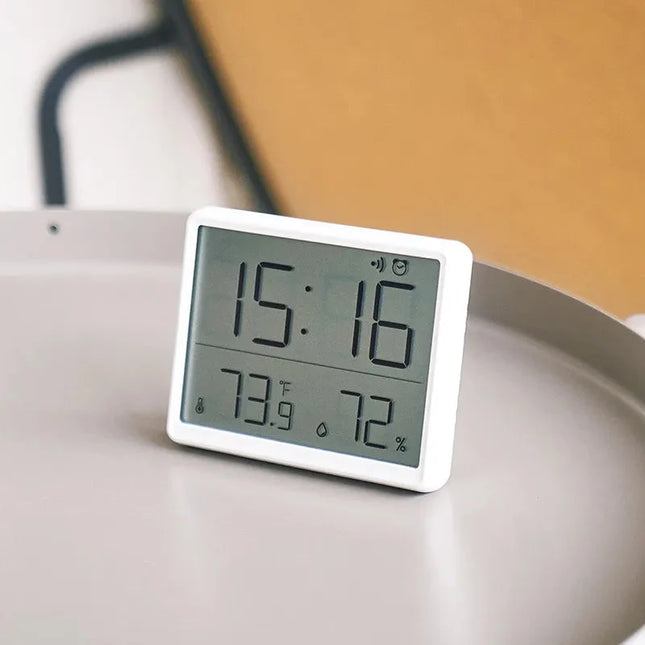 Tyst digital reseväckarklocka med termometer