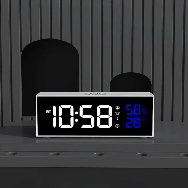 Digital klocka med extra stora siffror