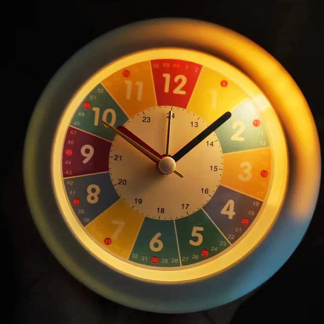 Pedagogisk väckarklocka för barn med ljus