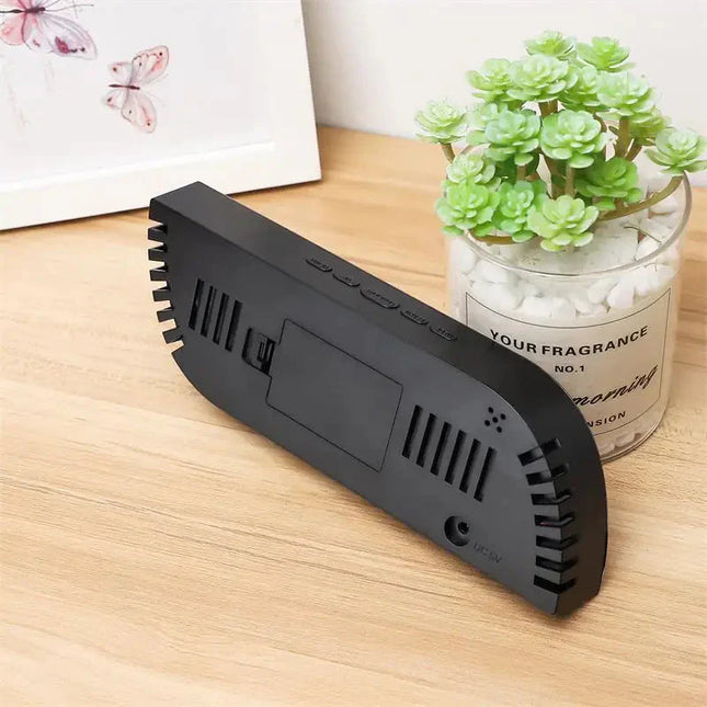 Batteridriven digital väckarklocka med ljus