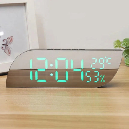 Batteridriven digital väckarklocka med ljus