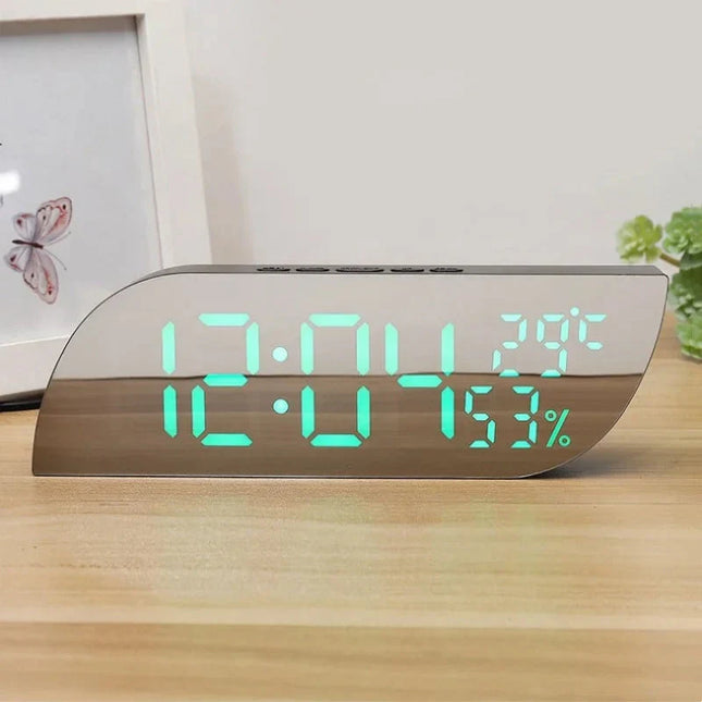 Batteridriven digital väckarklocka med ljus
