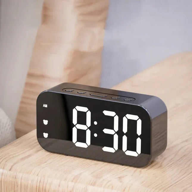Digital LED-väckarklocka med spegeldisplay
