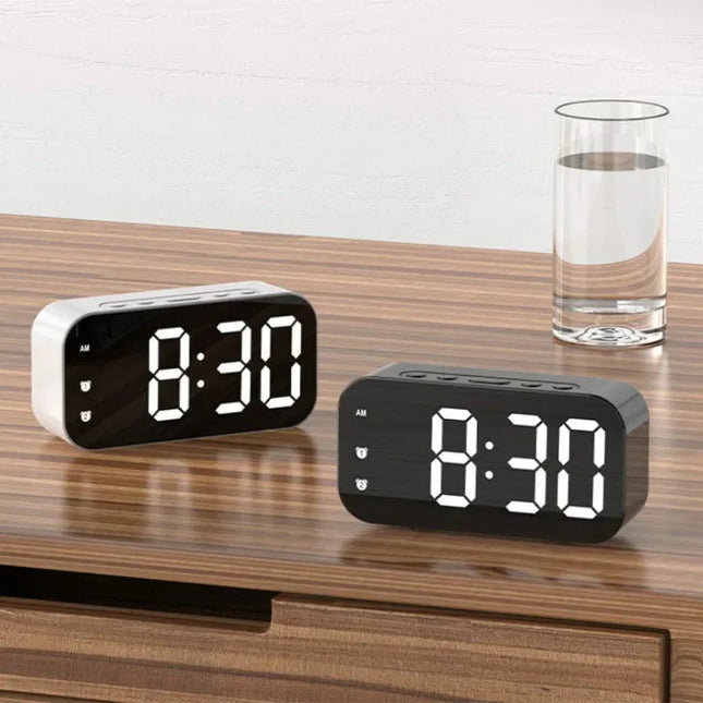 Digital LED-väckarklocka med spegeldisplay