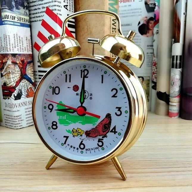 Retro mekanisk väckarklocka i guld