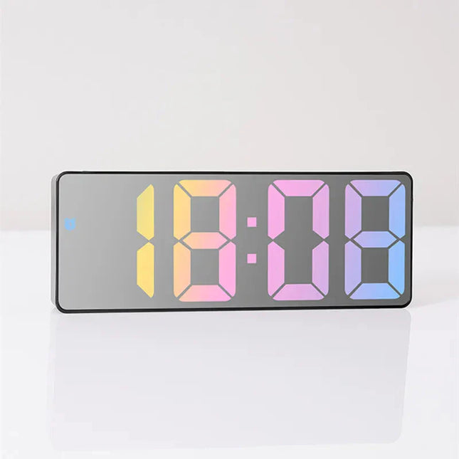 Digital väckarklocka med färgdisplay