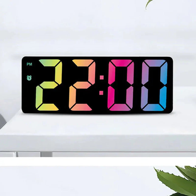 Digital väckarklocka med färgdisplay