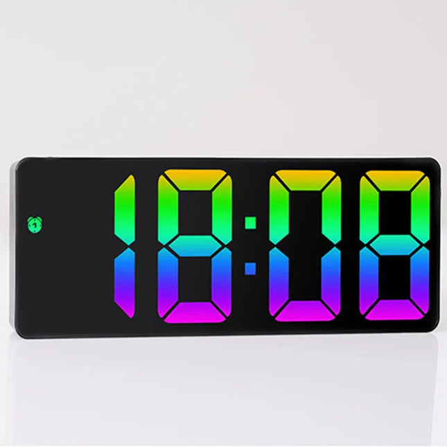 Digital väckarklocka med färgdisplay