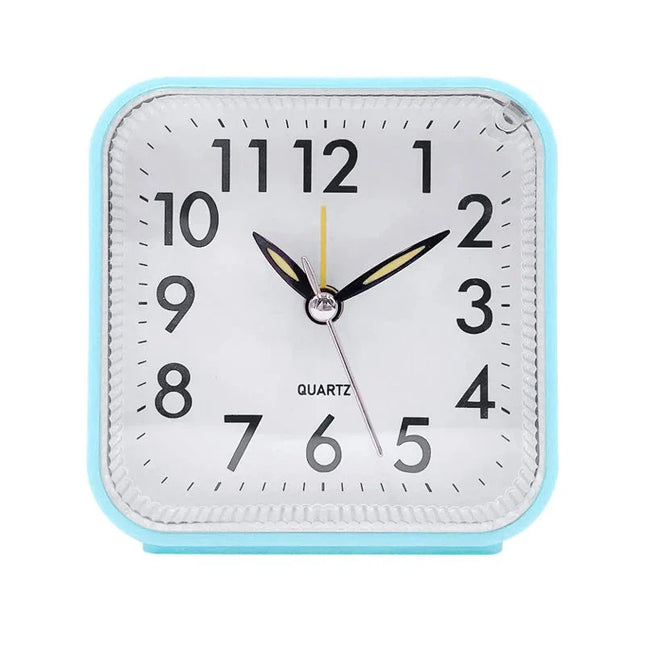 Enkel analog väckarklocka med batteri