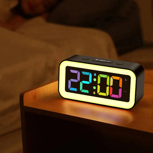 Lysande digital väckarklocka med nattlampa