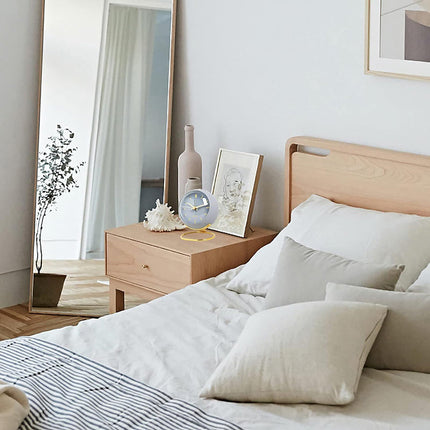 Blå vintage väckarklocka med guldstativ