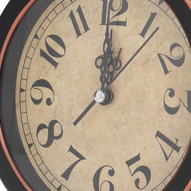 Rund vintage väckarklocka i retro design